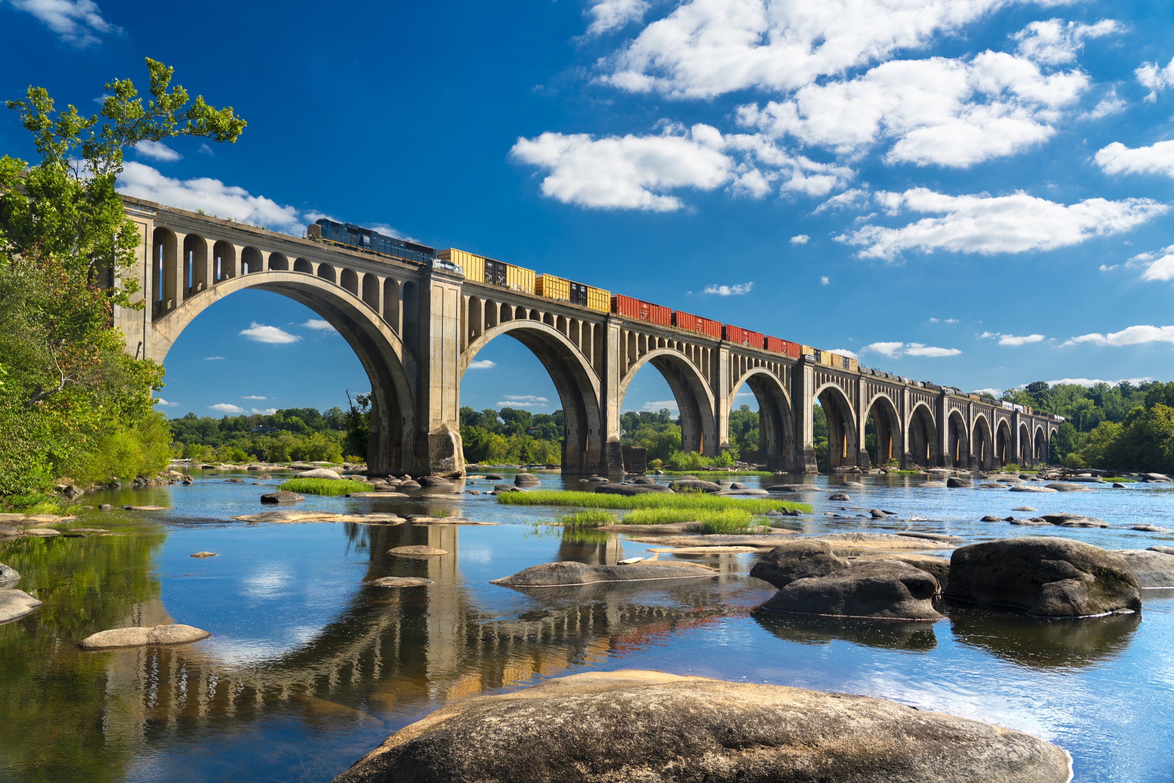 Freight railway and viaduct infrastructure